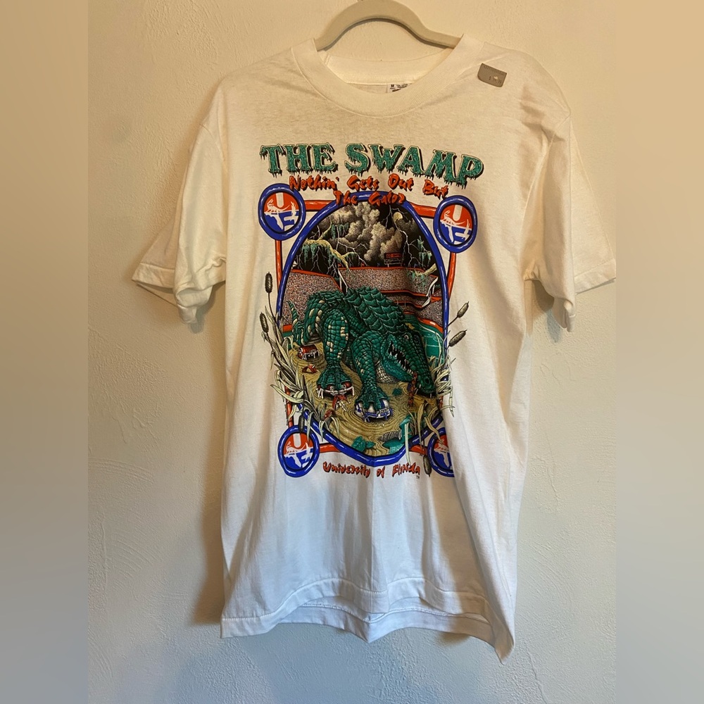 Vintage UF t-shirt. Size Medium